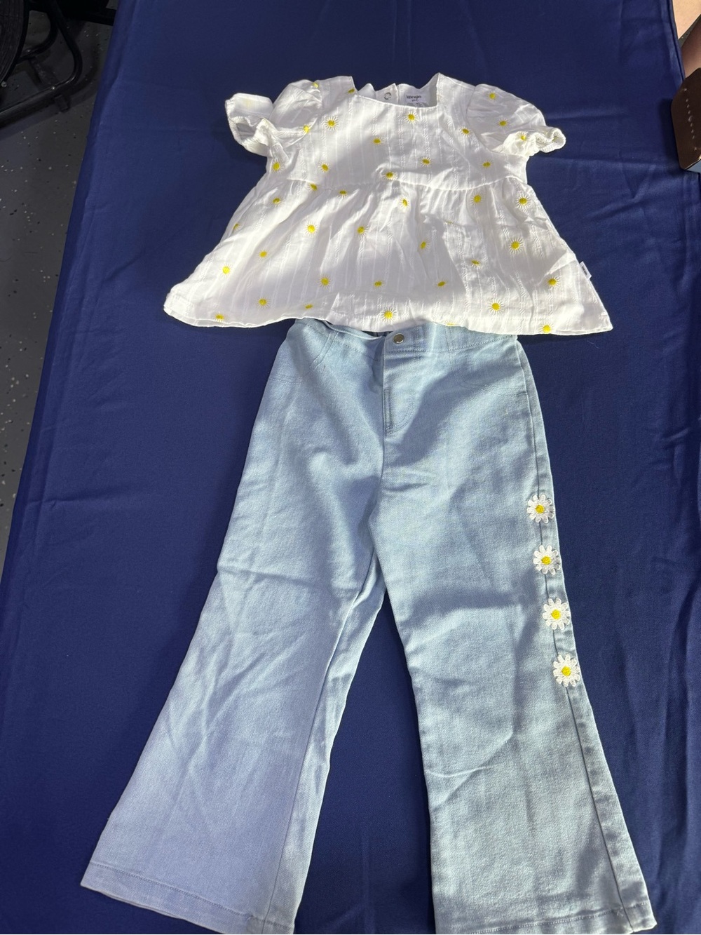 Girls Light Blue Daisy-Trim Pants with White Daisy Top